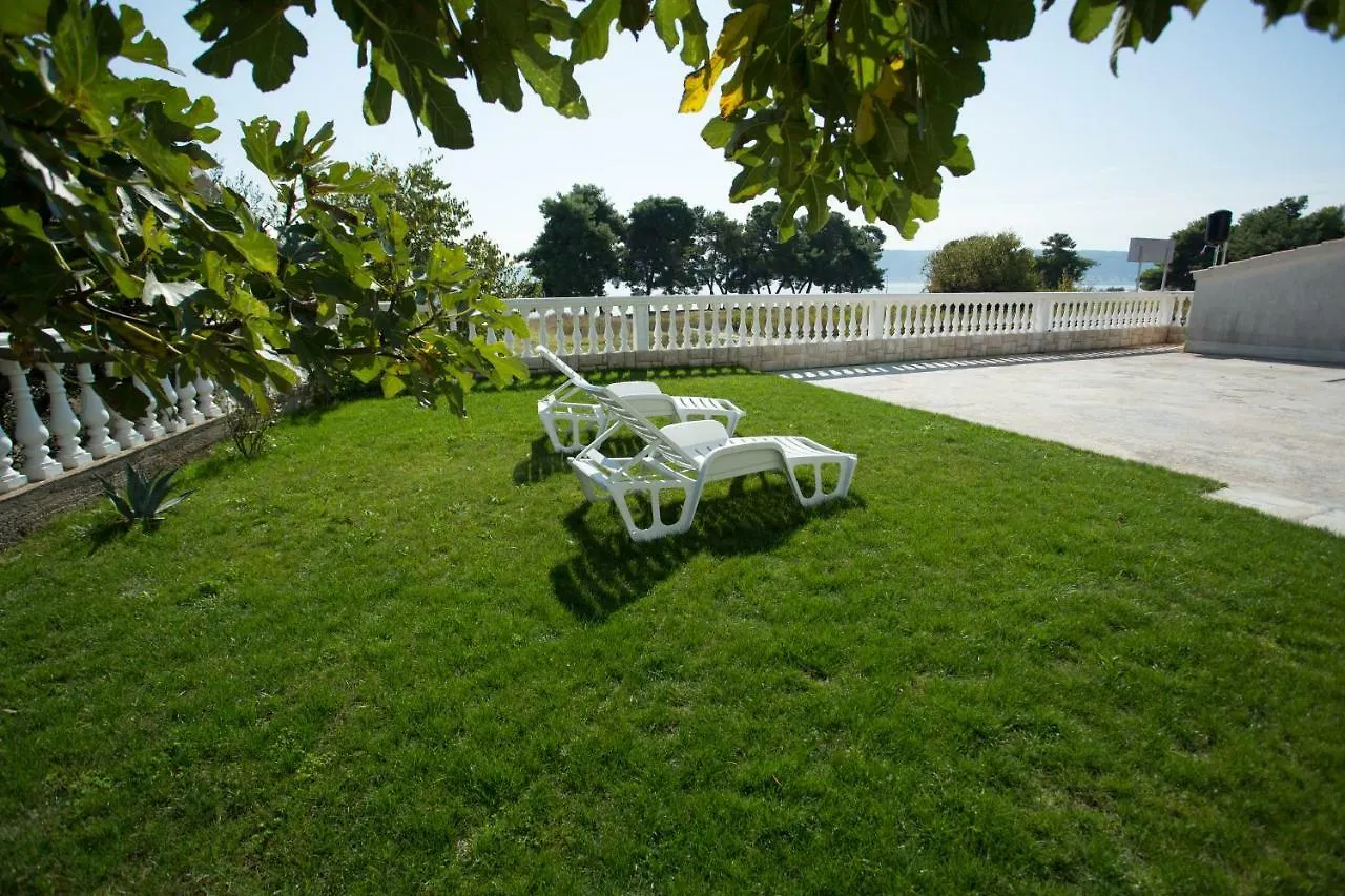 Beach Studio Apartment Ivan Kastela 0*,